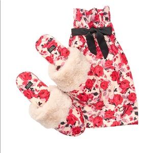 NWT Victoria’s Secret signature satin slippers M